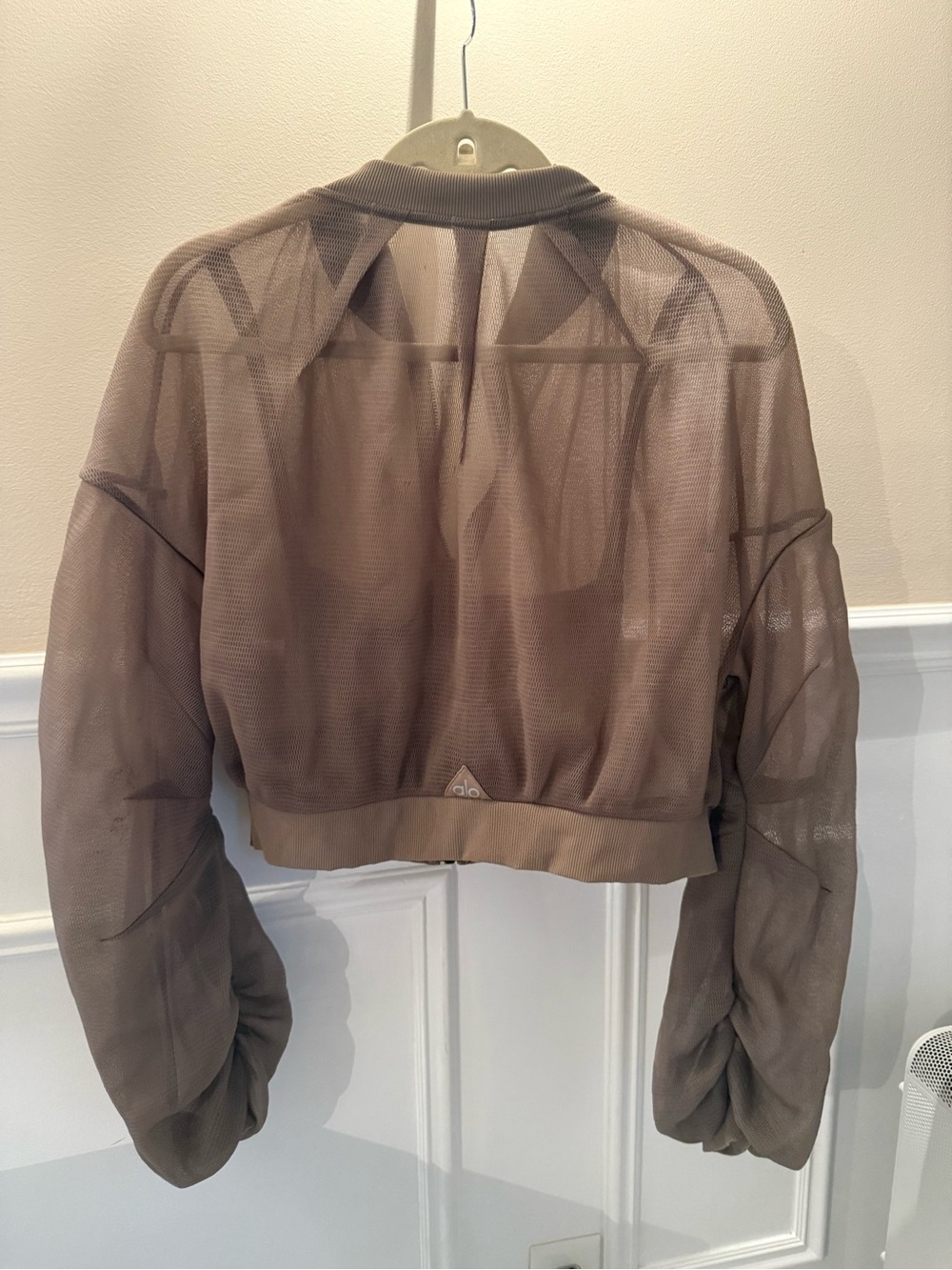 Alo Yoga Field Cropped Mesh Jacket Size Large in Jungle - Picture 3 of 14